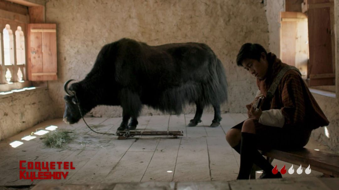 Crítica do filme do Butão A Felicidade das Pequenas Coisas, dirigido por Pawo Choyning Dorji sobre a história de um professor que aprende a ser mais humilde e menos egoísta quando vai dar aula no assentamento habitado de maior altitude do mundo.